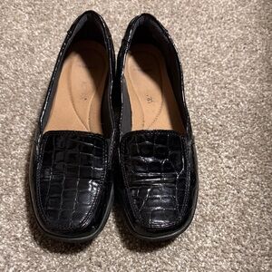 Black Crocodile Pattern Loafers
